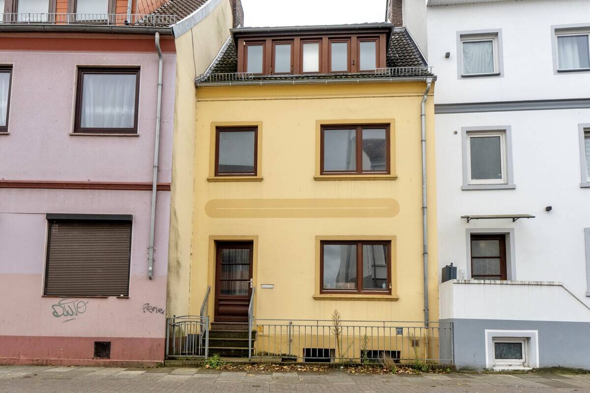 Sanierungsbedürftiges Zweifamilienhaus in Woltmershausen // Kapitalanlage möglich – 28197 Bremen – Bild 1 von 9