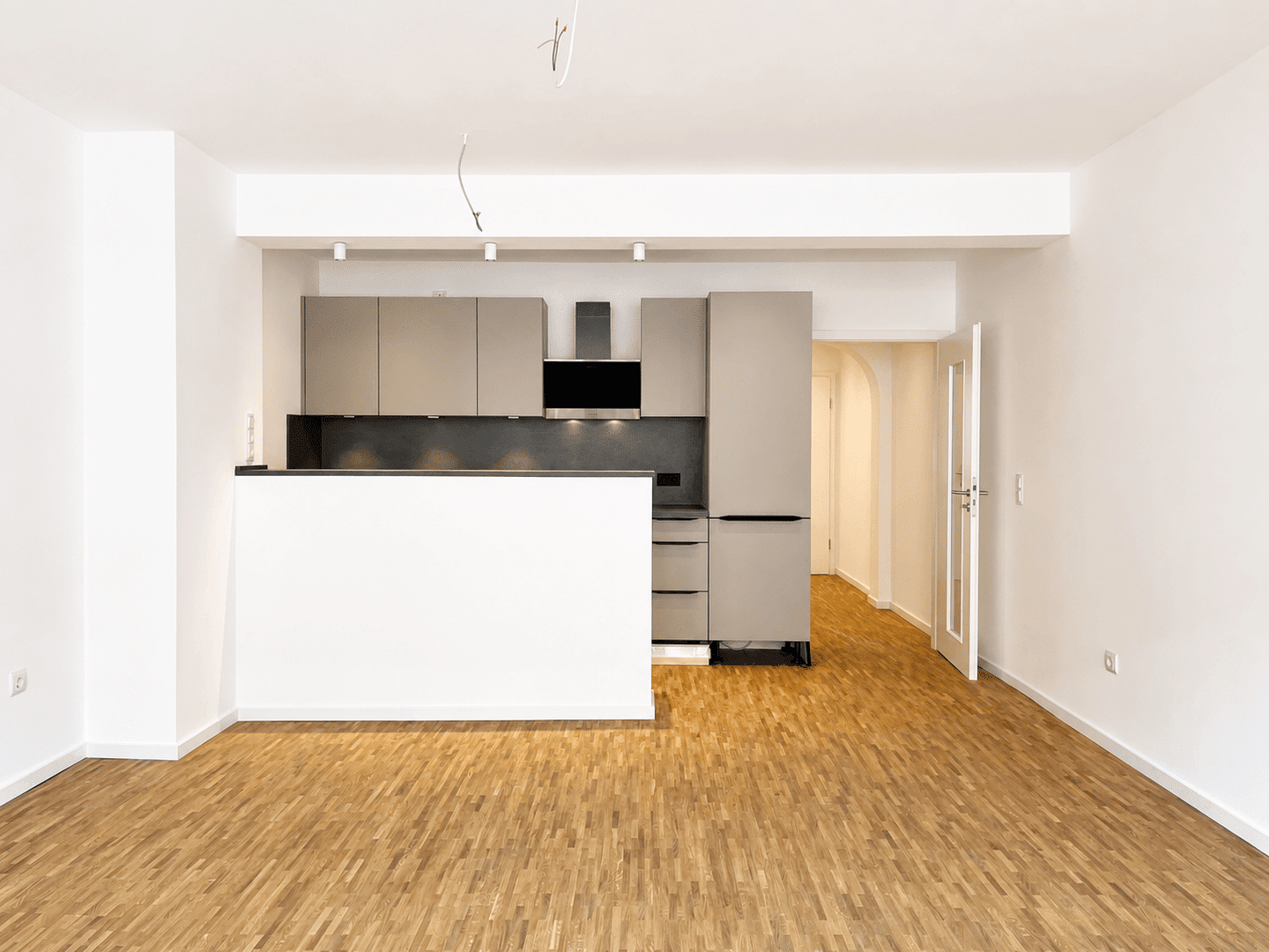 Hochwertig sanierte Single-/Pendler-Wohnung mit Balkon und Einbauküche in der Innenstadt