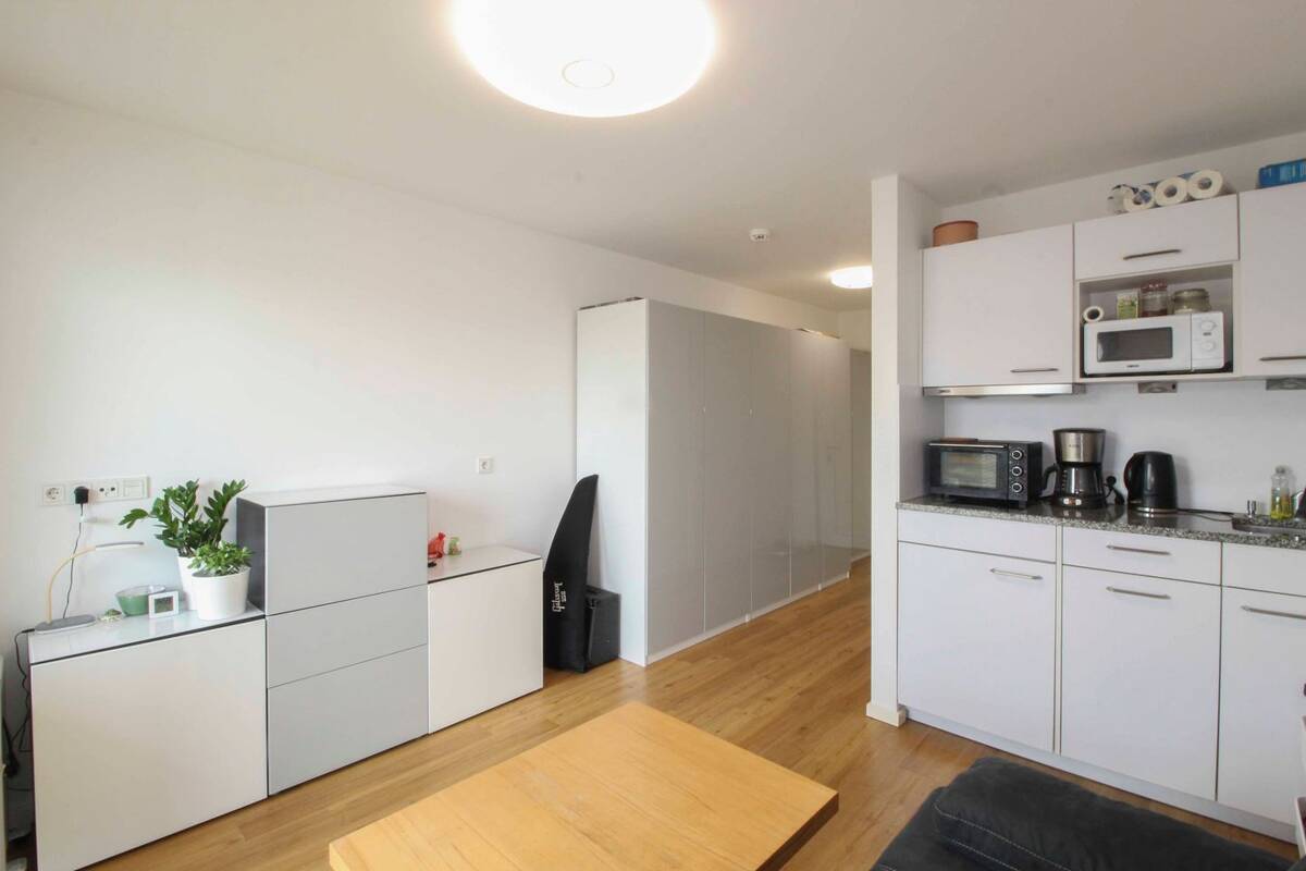 Helles 1-Zimmer-Apartment mit Balkon in moderner Wohnanlage. – 81735 München – Bild 1 von 9