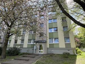Freie, top gepflegte 3-Zimmer-Wohnung! 1. Etage, mit Sonnenbalkon ins Grüne, sehr ruhige Lage