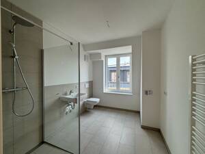 GANZ OBEN! Geräumige 3-Zi.-Whg. mit Tageslicht + EBK und Balkon !!!