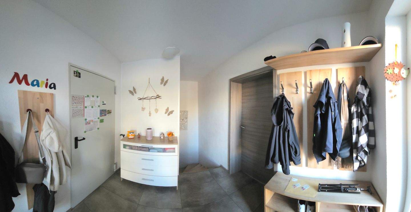 Exklusives Einfamilienhaus, mit Einliegerwohnung und unterkellerter Doppelgarage. Mieteinnahmen -> konstantes Einkommen und finanzielle Sicherheit – Bräunlingen – Vorschaubild 6