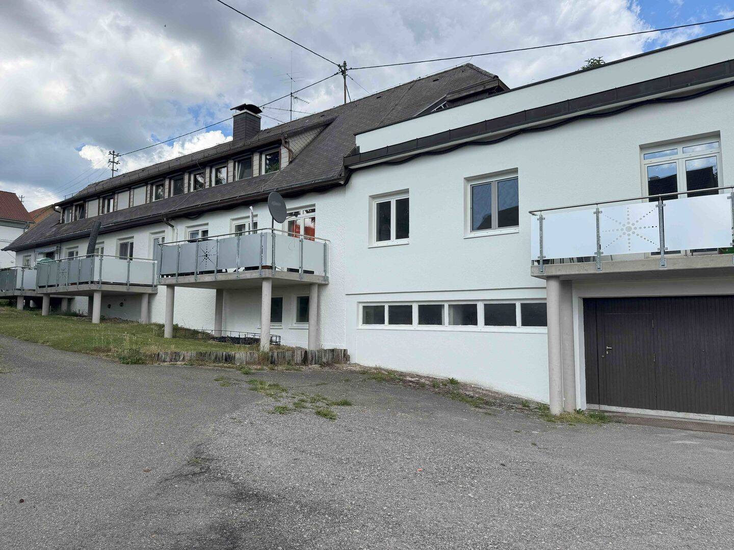 Großzügiges 5-Familienhaus, aktuelle Teilungserklärungen vorhanden zuzüglich 2 Flurstücke – Löffingen – Vorschaubild 3