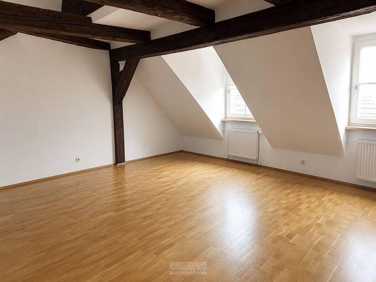 Altstadt-Rarität: Maisonette mit Stellplatz im historischen Baudenkmal – 93047 Regensburg – Bild 1 von 9