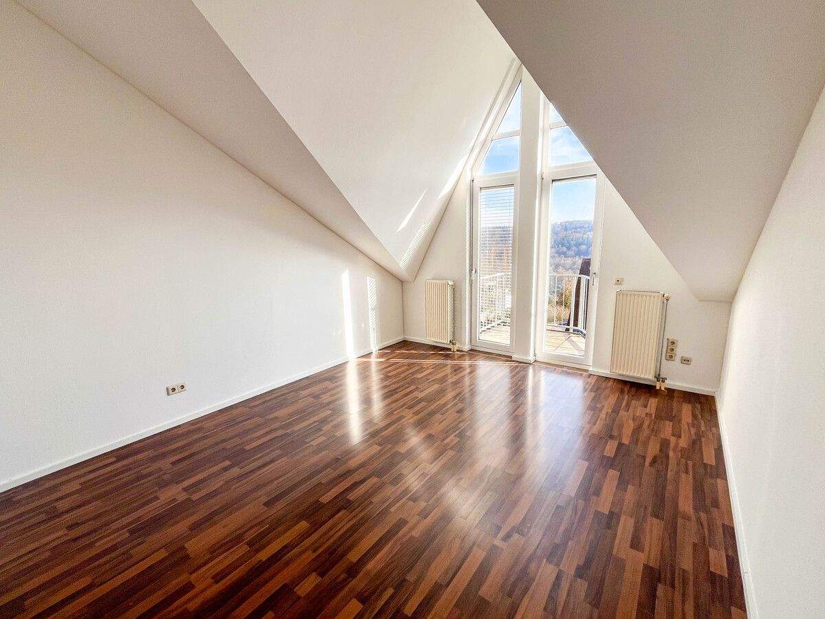Sofort bezugsfrei - Helle Maisonette-Wohnung mit zwei Balkonen und Stellplatz – Pforzheim – Vorschaubild 3