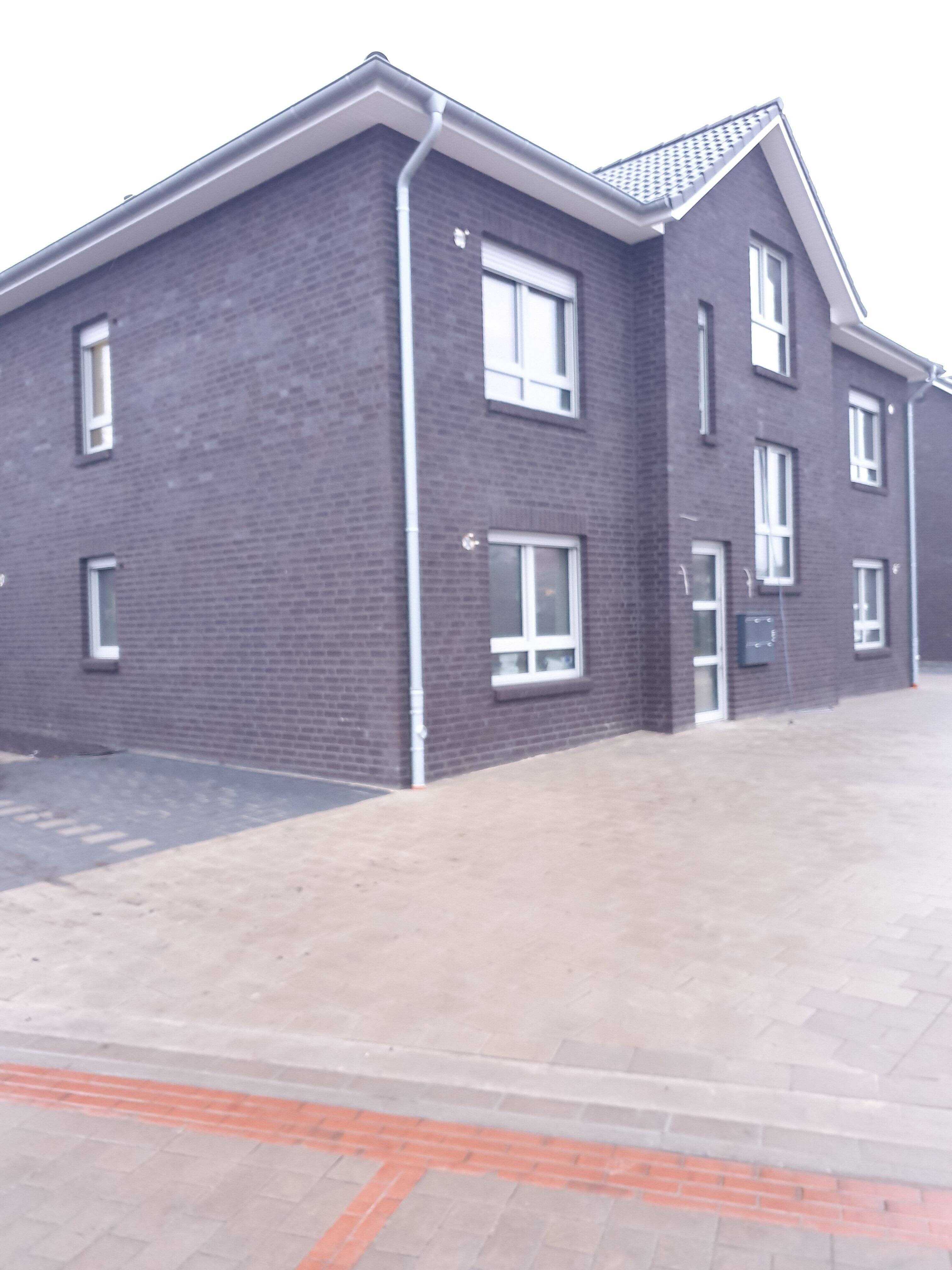 Neubau in Top Lage Wohnung 69m² separate Büroräume mit Lager 30m² optimal für Homeoffice