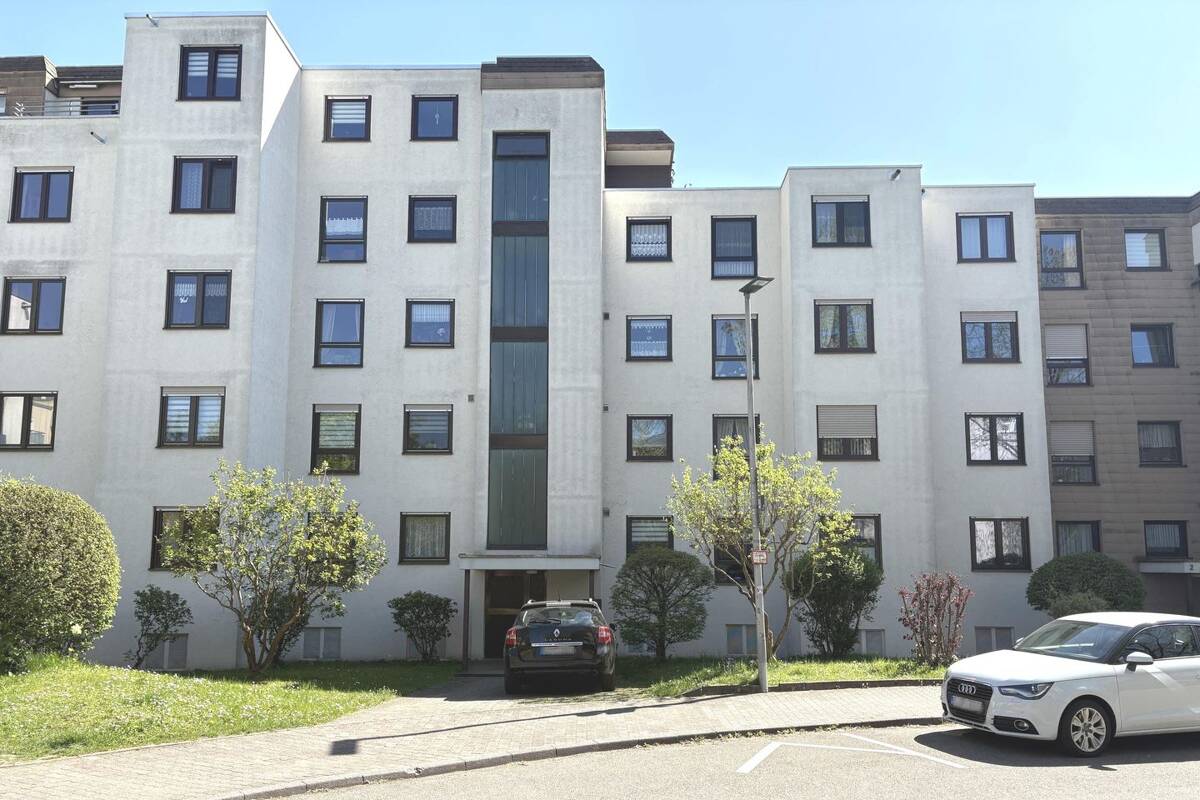 4 ½-Zi.-ETW in 2. OG mit Südbalkon und TG-Stellplatz – 70619 Stuttgart – Bild 1 von 9