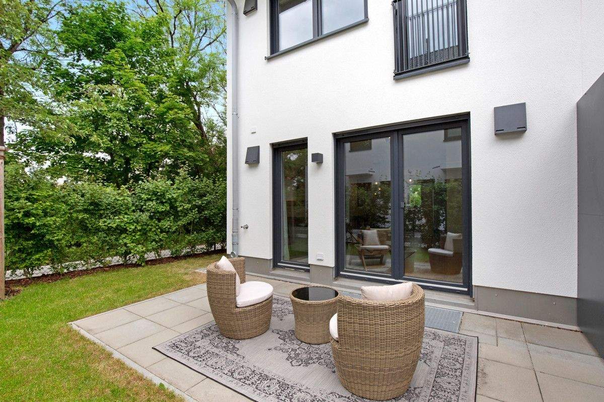 Provisionsfreies 4-Zimmer-Reiheneckhaus mit Südterrasse und Garten – 80999 München – Bild 1 von 9