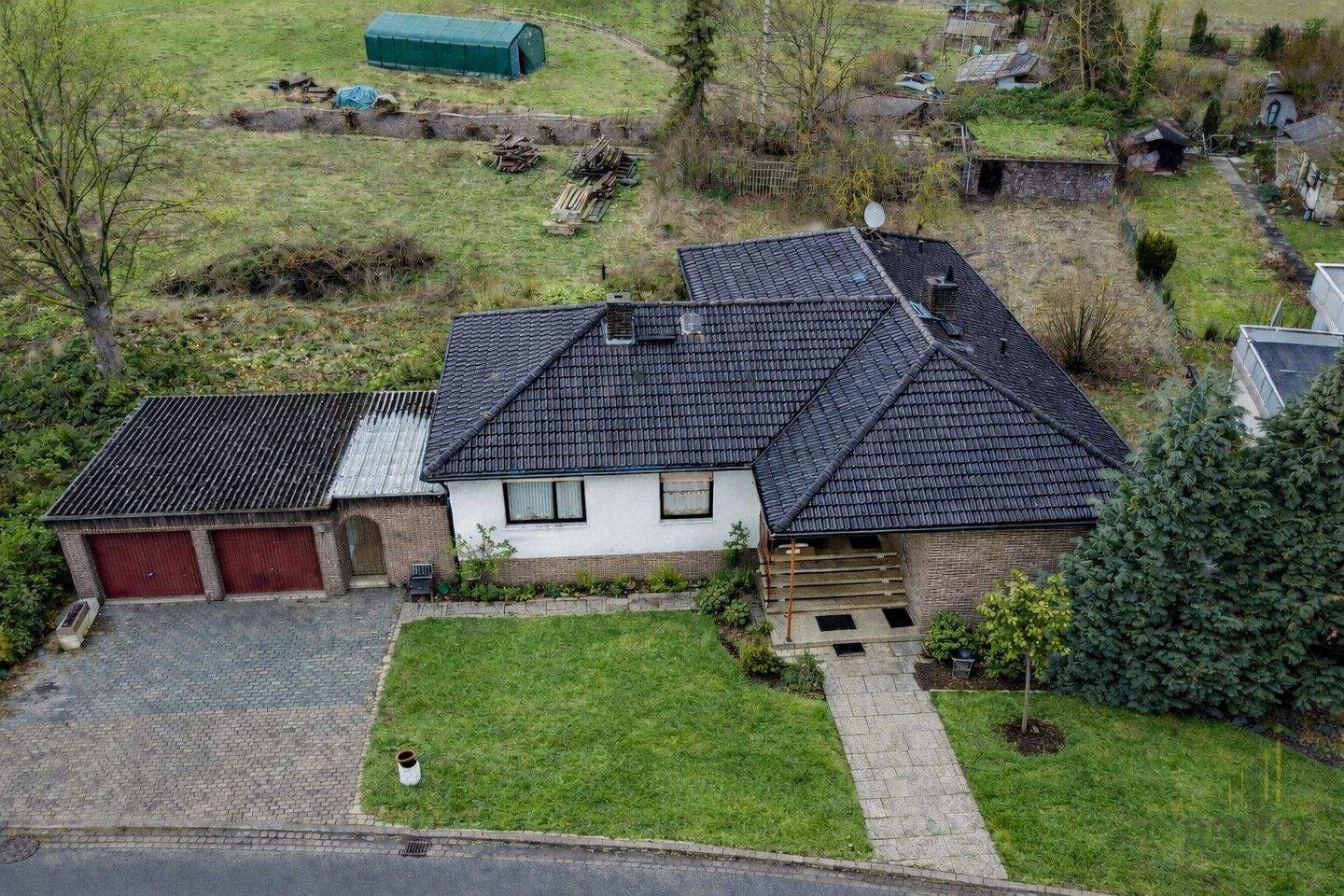 Zweifamilienhaus inkl. Einliegerwohnung mit sep. Zugang, unverbaubarem Blick, im Herzen von Calden – Calden – Vorschaubild 3