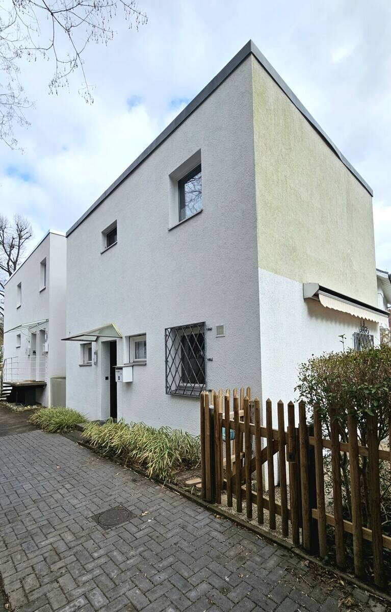 Hauptstadtmakler-Bezugsfreie Doppelhaushälfte mit Garage in Top-Lage – Berlin – Bild 1 von 9