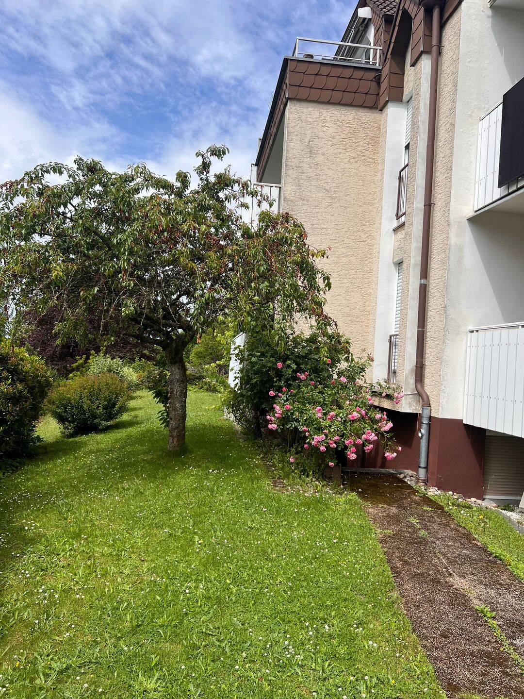 3 Zi- ETW, 93 qm Wfl., sehr ruhige Lage, großer Südbalkon, mit Stellplatz und hochw. Einbauküche – Lüdenscheid – Vorschaubild 8