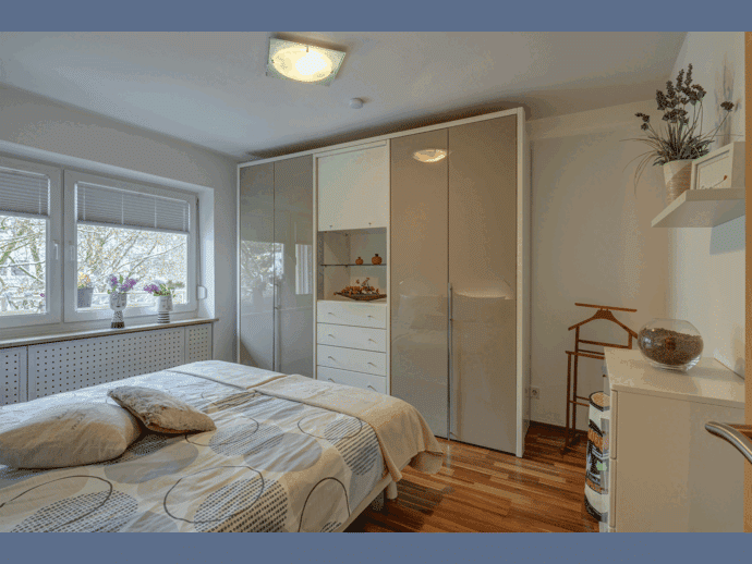 Möbliert: Ruhige, helle 3-Zimmer Wohnung mit Balkon und Stellplatz – München – Vorschaubild 4