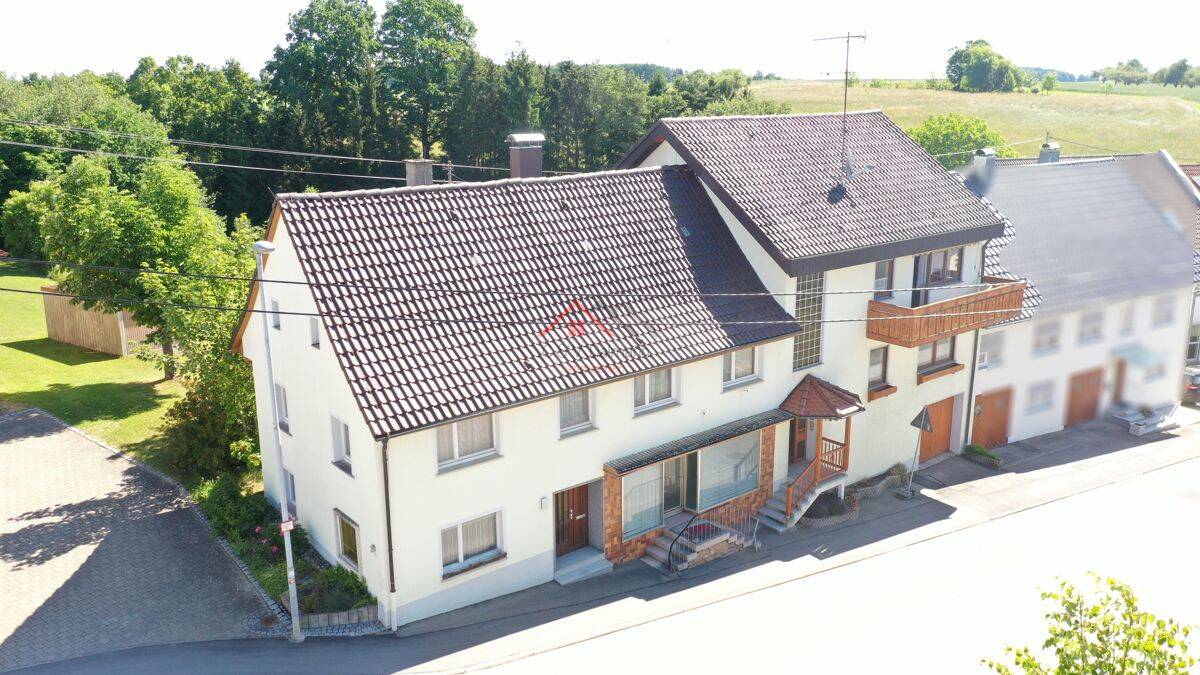 Zwei Doppelhaushälften mit ehemaliger Bäckerei - Wohnen, Arbeiten und Entwicklungspotenzial unter einem Dach