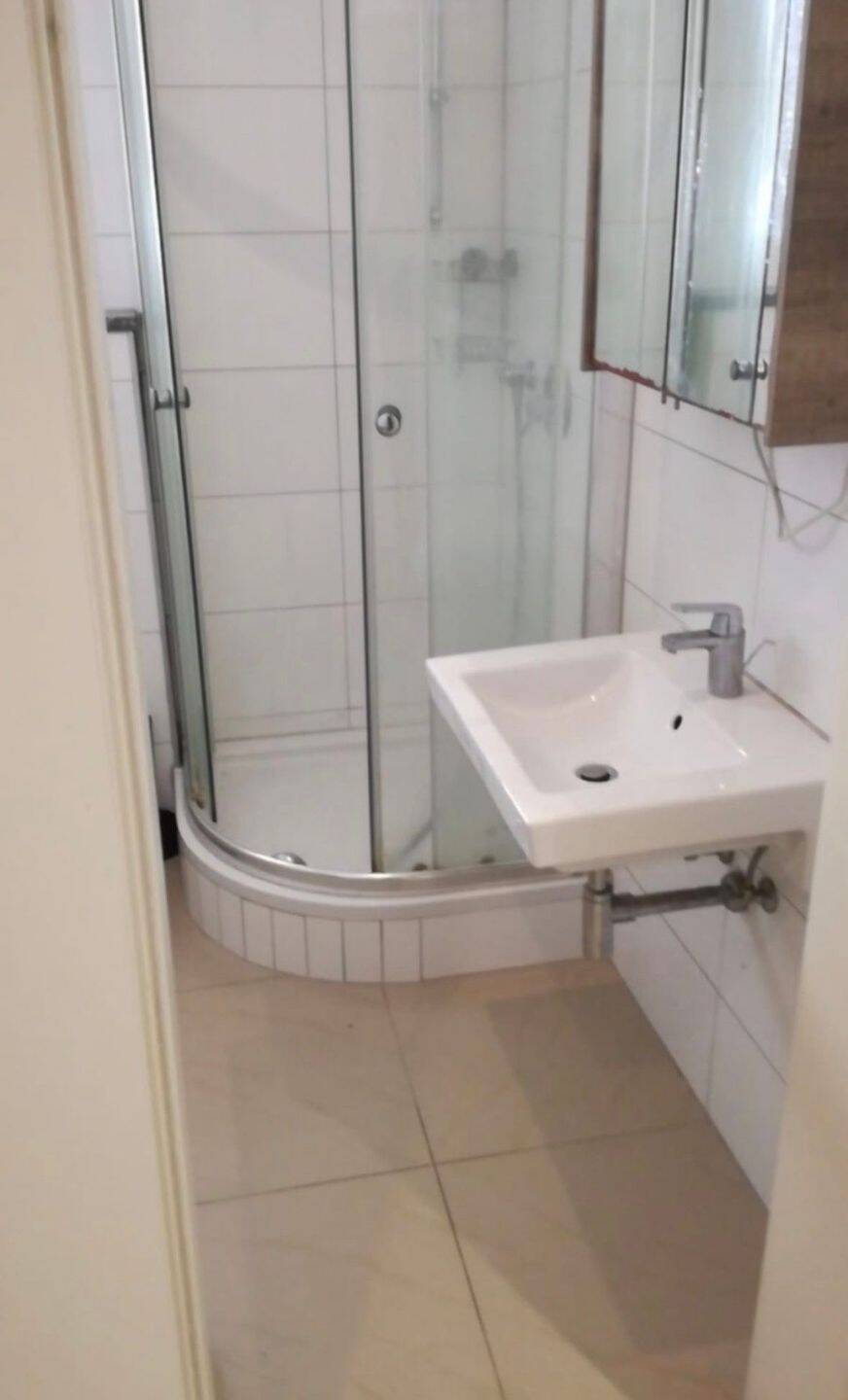 Helles 20 m2 WG Zimmer IN 4ER WG im – Stuttgart – Vorschaubild 5