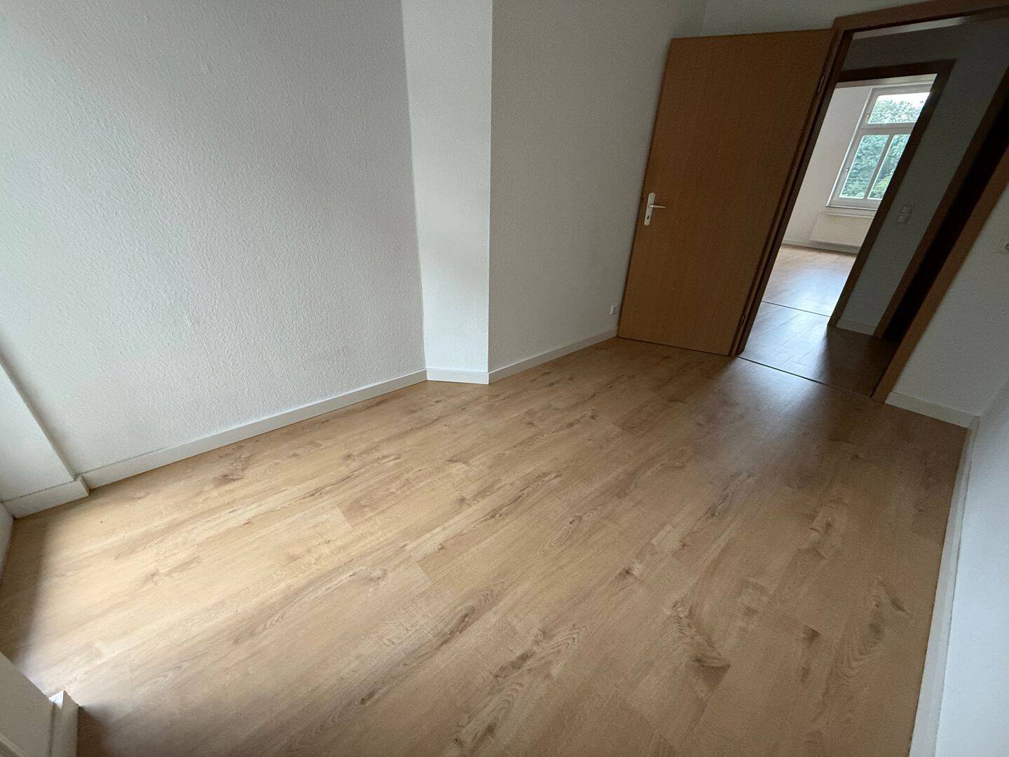Frei ab 1.10.26 - EBK / 1. Og / Balkon / kleines Arbeitszimmer – Chemnitz – Vorschaubild 5