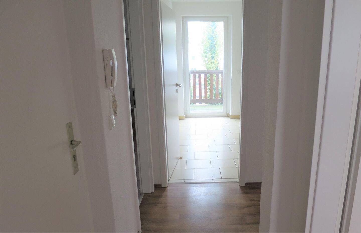 Hochwertige und Schöne 2-Raumwohnung in guter Lage mit EBK – Magdeburg – Vorschaubild 2