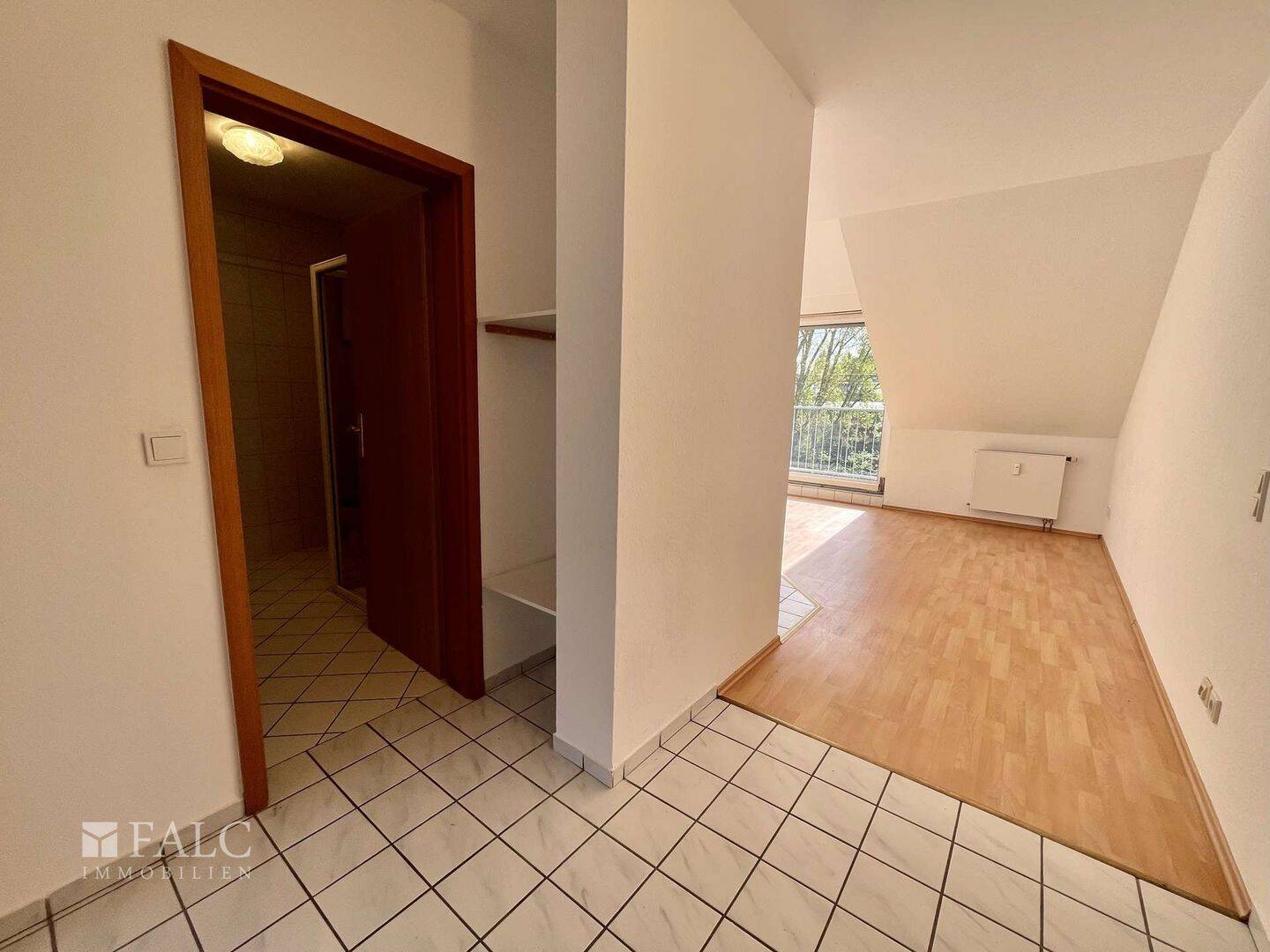 Attraktive 2 Zimmer Wohnung mit Parkplatz und Balkon – Saarbrücken – Vorschaubild 5