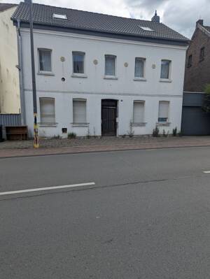 MFH in Top Lage mit großem Grundstück Ausbaureserve sowie Erweiterung !!