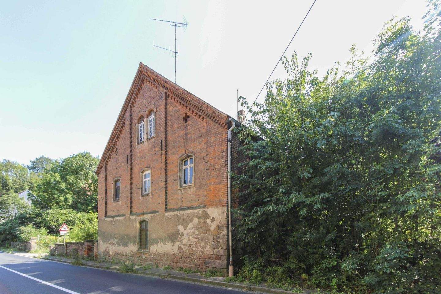 + Naturnahe Lage mit Top-Anbindung an Dresden - Sanierungsbedürftiges 2-4-Familienhaus + – Klipphausen – Bild 1 von 9