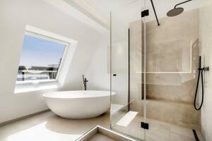 Einzelstück im Altbau. Kernsaniertes Dachgeschoss mit Blick auf St. Paul. – 80336 München – Vorschaubild 7