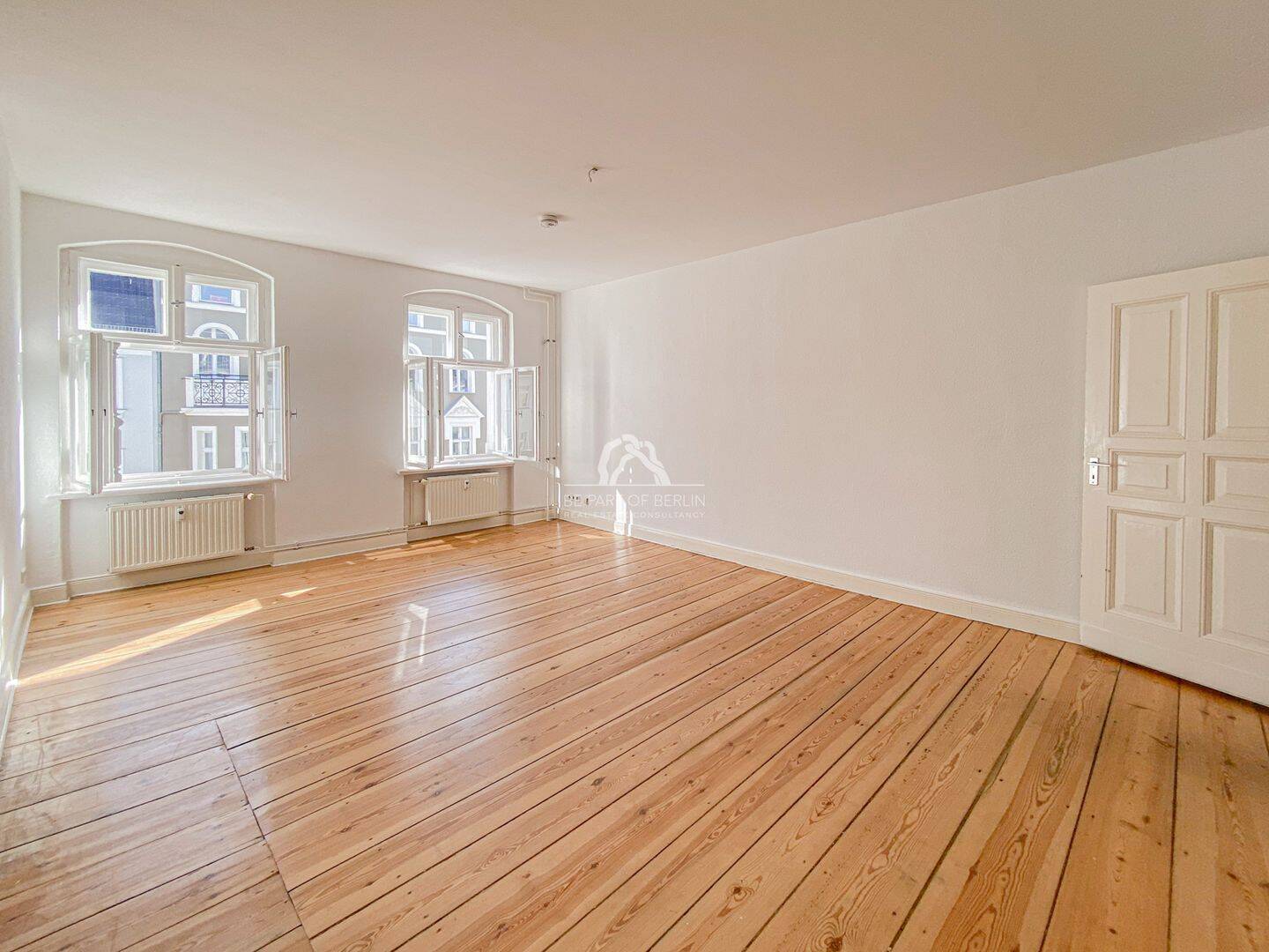 SCHÖNES MOABIT! HELLE UND KLASSISCH SCHÖNE ALTBAUWOHNUNG IN ATTRAKTIVER LAGE! PROVISIONSFREI! – Berlin – Vorschaubild 2