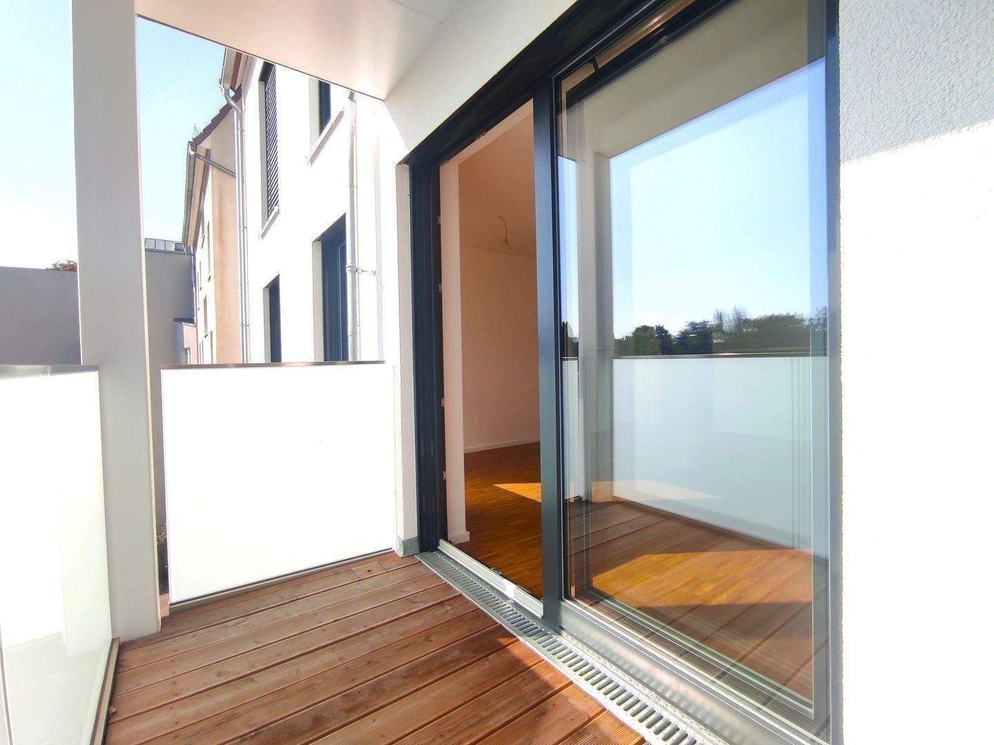 0172-3261193 Etagenwohnung zum Sofortbezug in gefragter zentraler Lage / Lift / Balkon / Stellplatz möglich / – Berlin – Vorschaubild 8