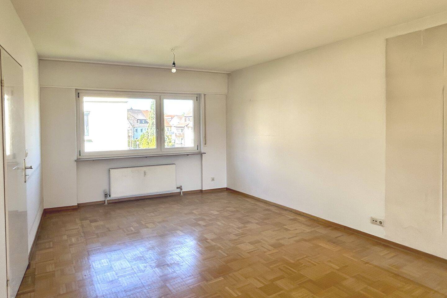 Freie 3-Zi.-Wohnung mit kleinem Balkon in attraktiver Lage, renovierungsbedürftig, TG-Stellplatz – Stuttgart – Vorschaubild 8