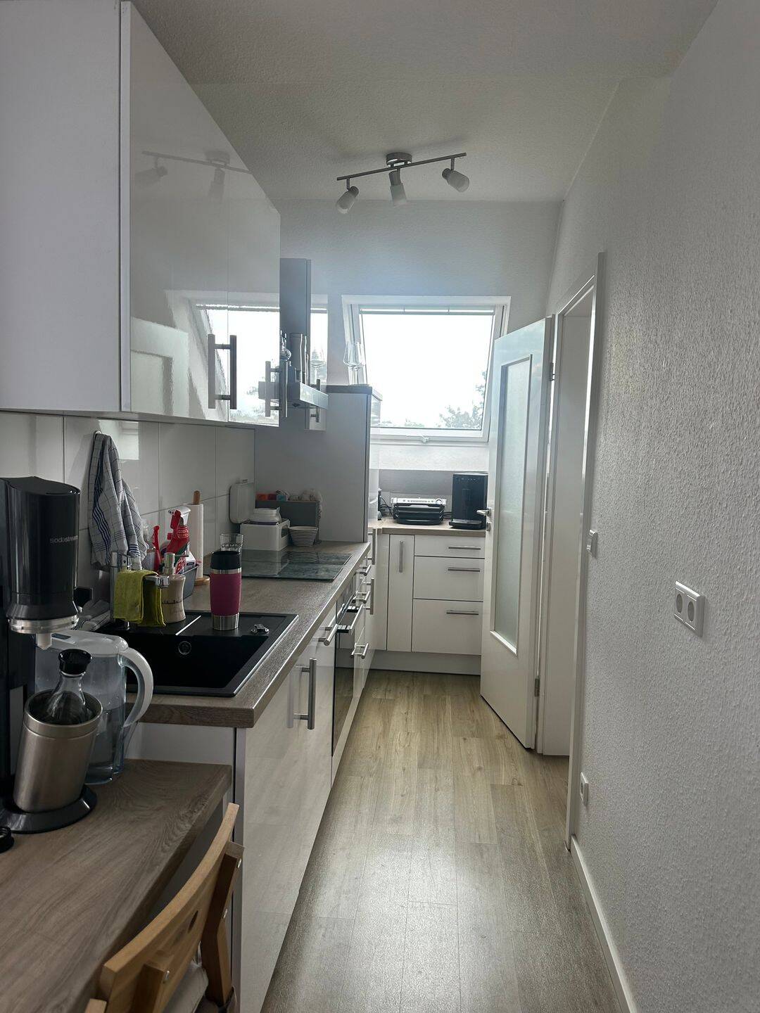 Helle 2-Zimmer-Wohnung mit Einbauküche – Düsseldorf – Vorschaubild 6