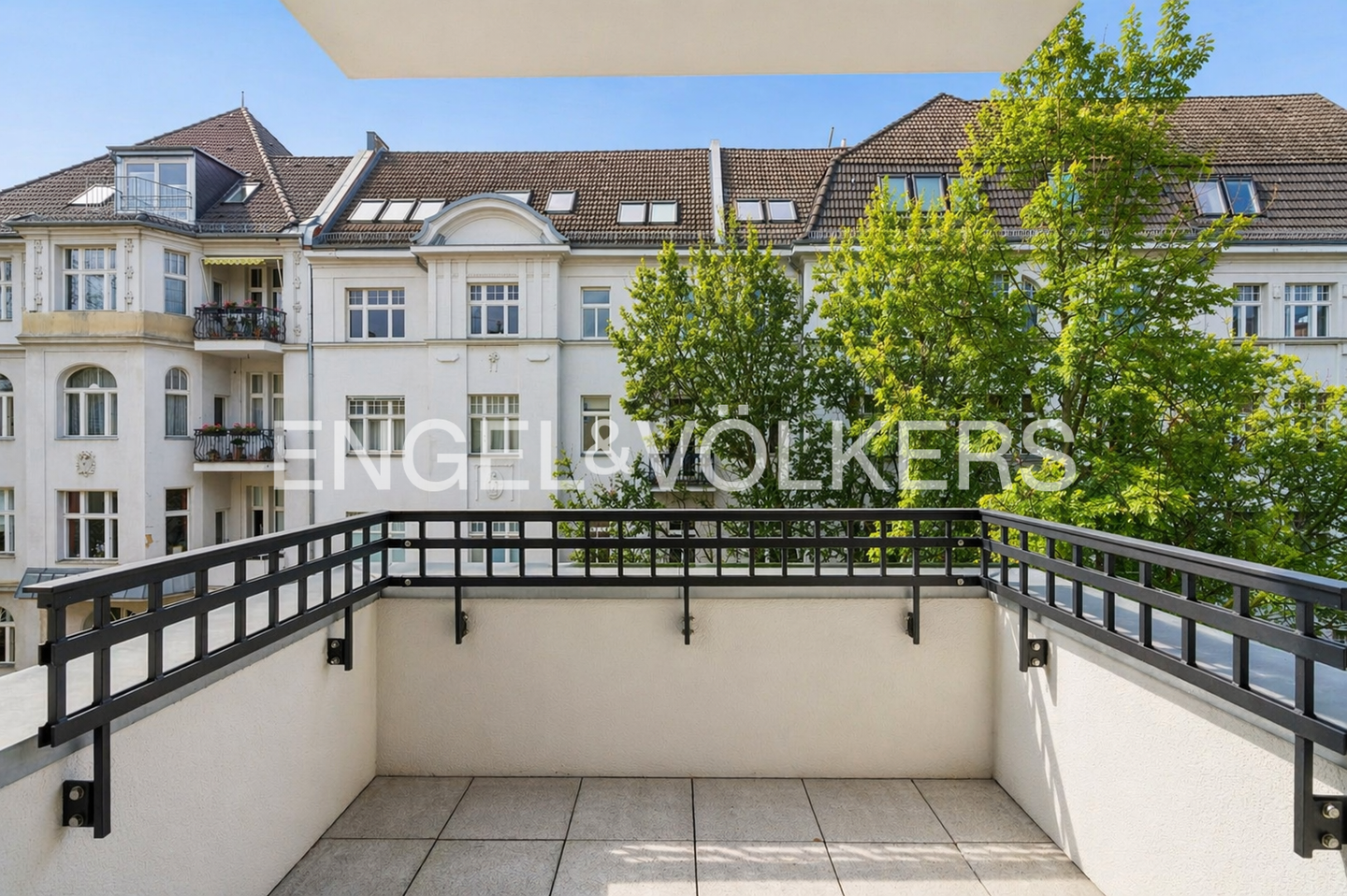 Moderne 3-Zimmer-Wohnung mit Westbalkon und Tiefgaragenstellplatz – Berlin – Vorschaubild 2