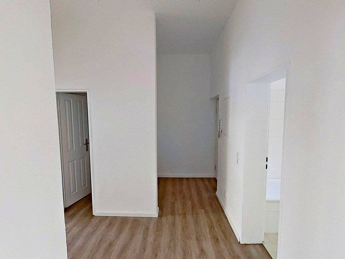 Große und vollständig renovierte 2-Zimmer-Wohnung mit BALKON – Augsburg – Vorschaubild 9