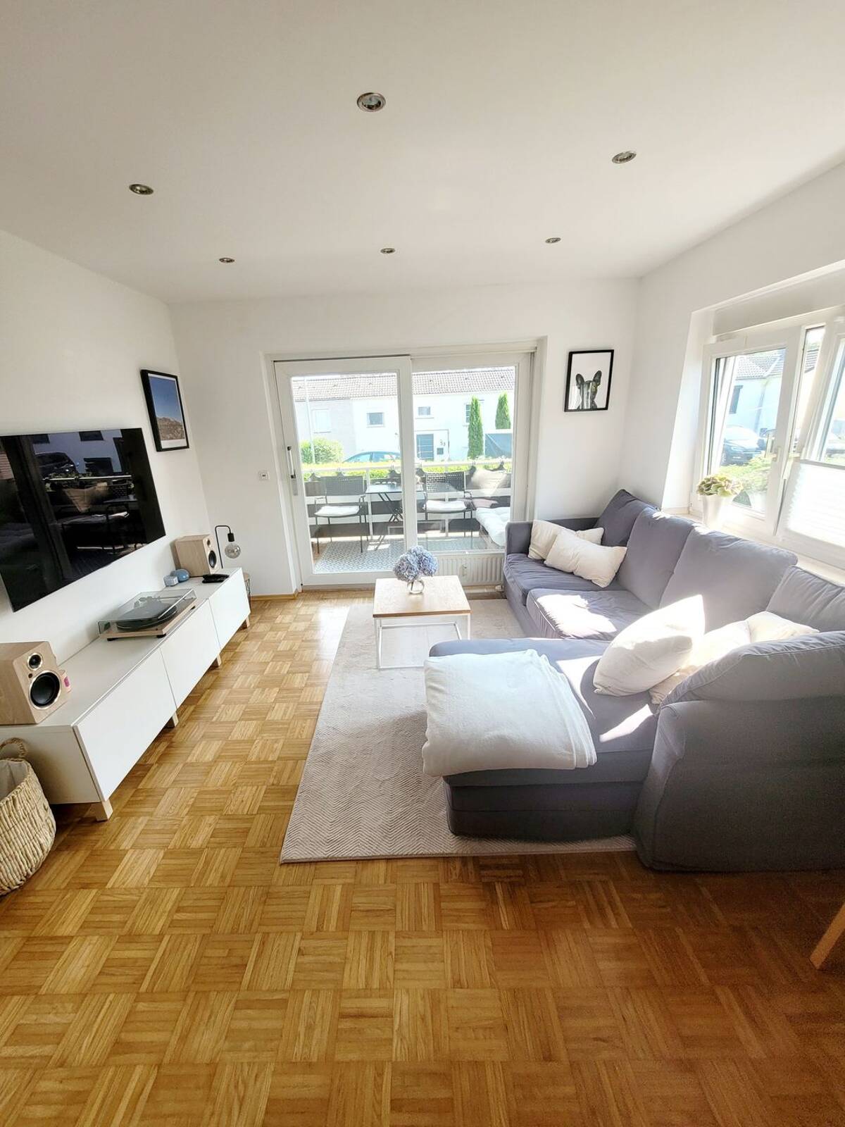 ***Lichtdurchflutete 3 ZKB Eigentumswohnung in Duisburg*** – 47279 Duisburg – Bild 1 von 9