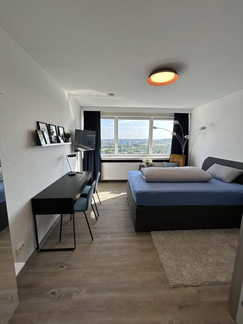 Vollmöbliertes 1-Zimmer Apartment mit Ausblick im SI-Centrum, 2023 Saniert, ab Juni verfügbar