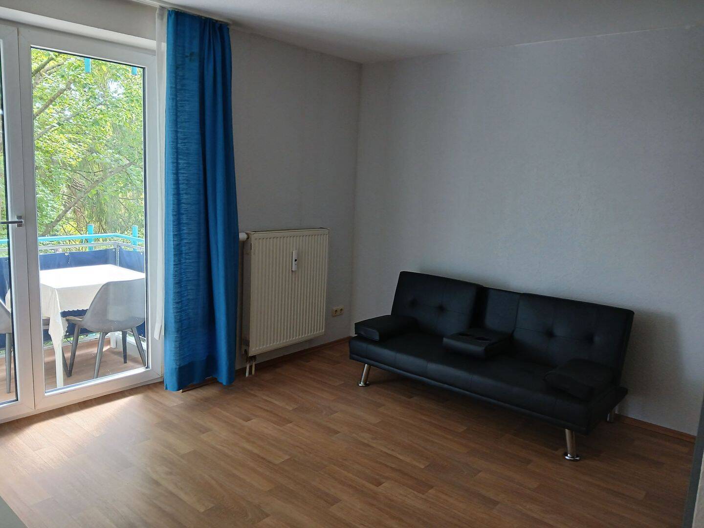 Möbliertes Apartment in grünen, hier wachen Sie nicht vom Verkehrslärm auf, sondern vom Gesang der Vögel. – Augsburg – Vorschaubild 3