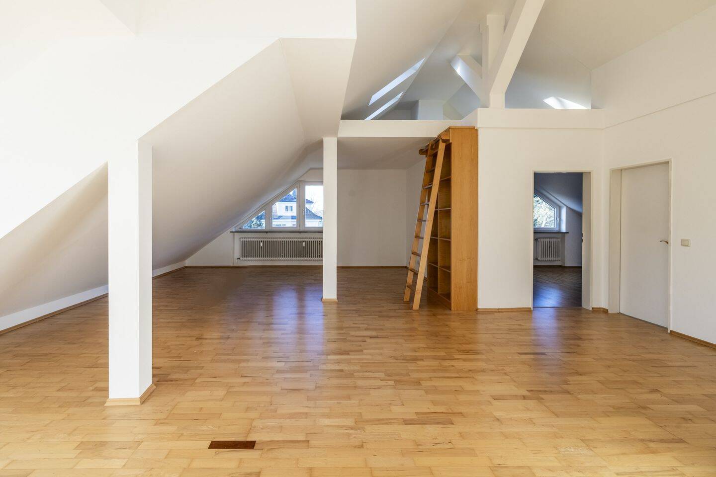 Das besondere Schmuckstück in Obermenzing - einzigartige Dachgeschosswohnung im Loft-Charakter – München – Vorschaubild 6
