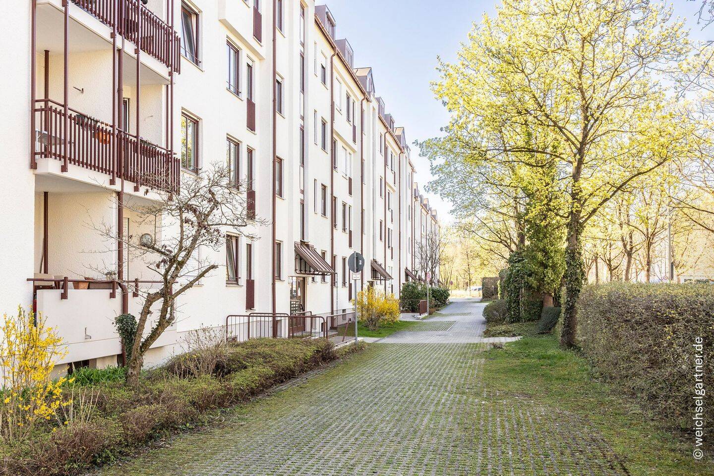 Ansprechend geschnittene Wohnung mit ruhigem Balkon zum Innenhof in unmitelbarer Nähe zur Isar – München – Vorschaubild 3