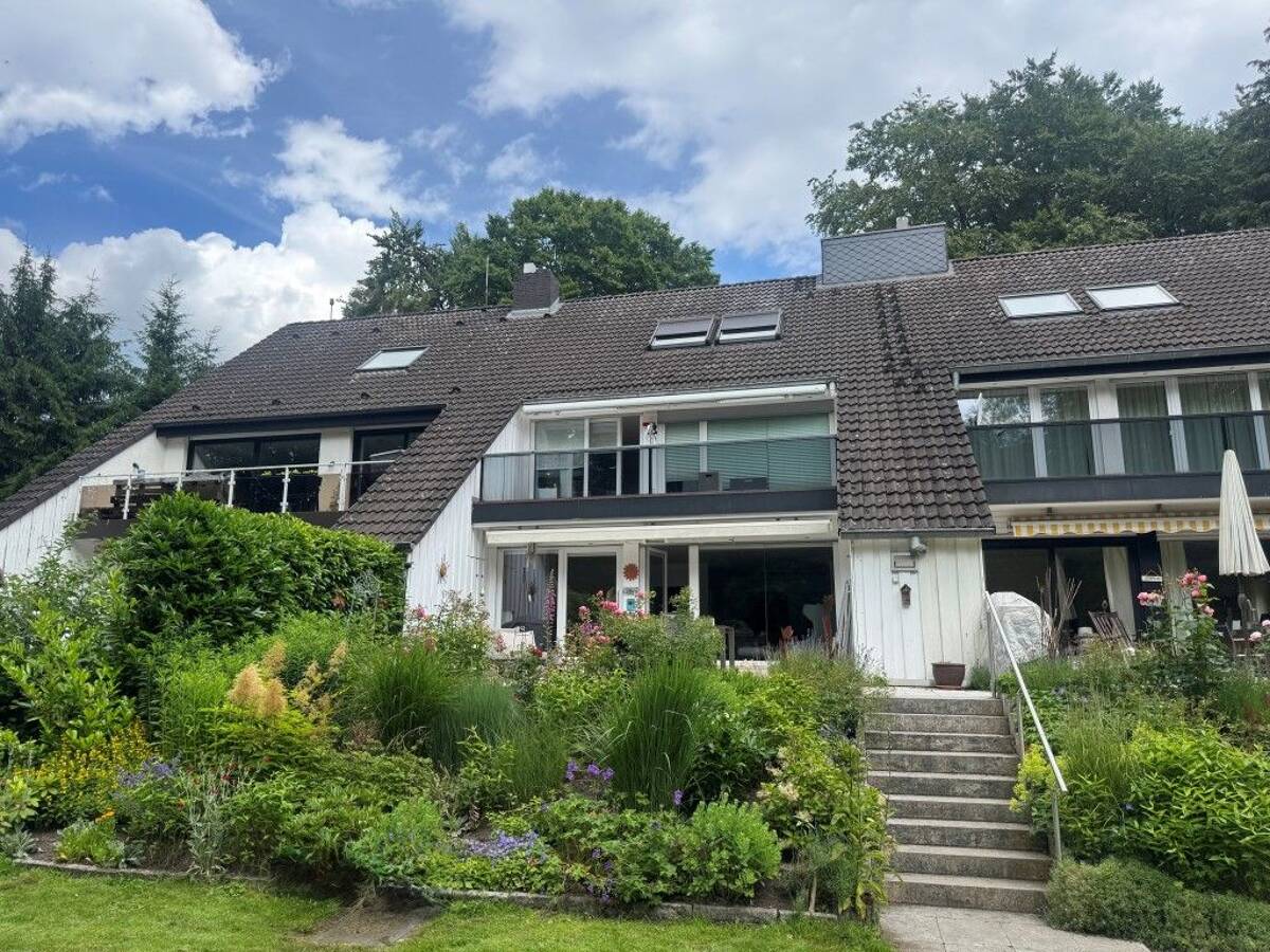 Wohnen an der Kollau - Vollunterkellertes Einfamilienhaus in Hamburg-Niendorf – 22459 Hamburg – Bild 1 von 5