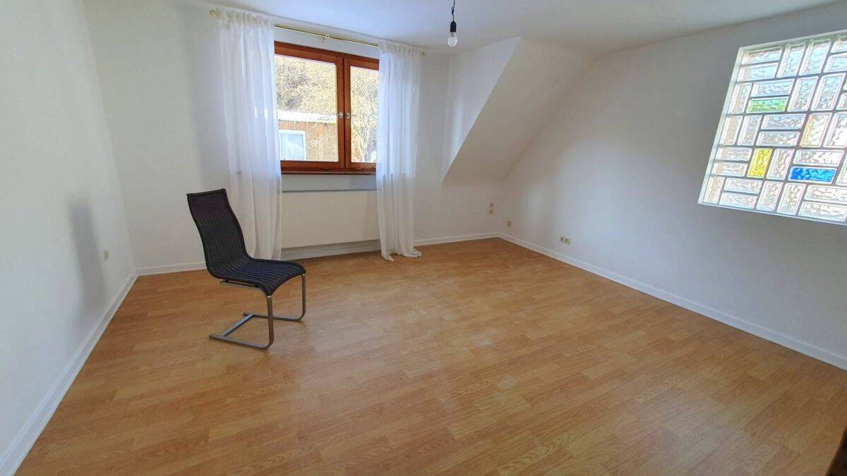 FAMILIENNEST IN WIESBADEN-SONNENBERG! Ein-bis Zweifamilienhaus mit großem Grundstück *Erbpacht* – Wiesbaden – Vorschaubild 9