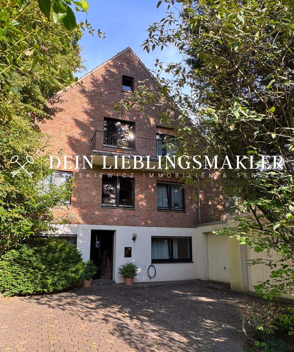 VIELSEITIGES ZWEIFAMILIENHAUS MIT GARTEN UND GARAGE IN BEGEHRTER LAGE VON MG! – Mönchengladbach – Bild 1 von 9