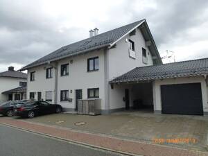 Exclusive Maisonette in einer neuwertigen DHH KFW 40+ mit gehobener Ausstattung und Garten – 84088 Neufahrn in Niederbayern – Vorschaubild 2