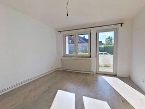 Große 2-Zimmer-Wohnung mit BALKON, modernem Wannenbad und viel Lichteinfall