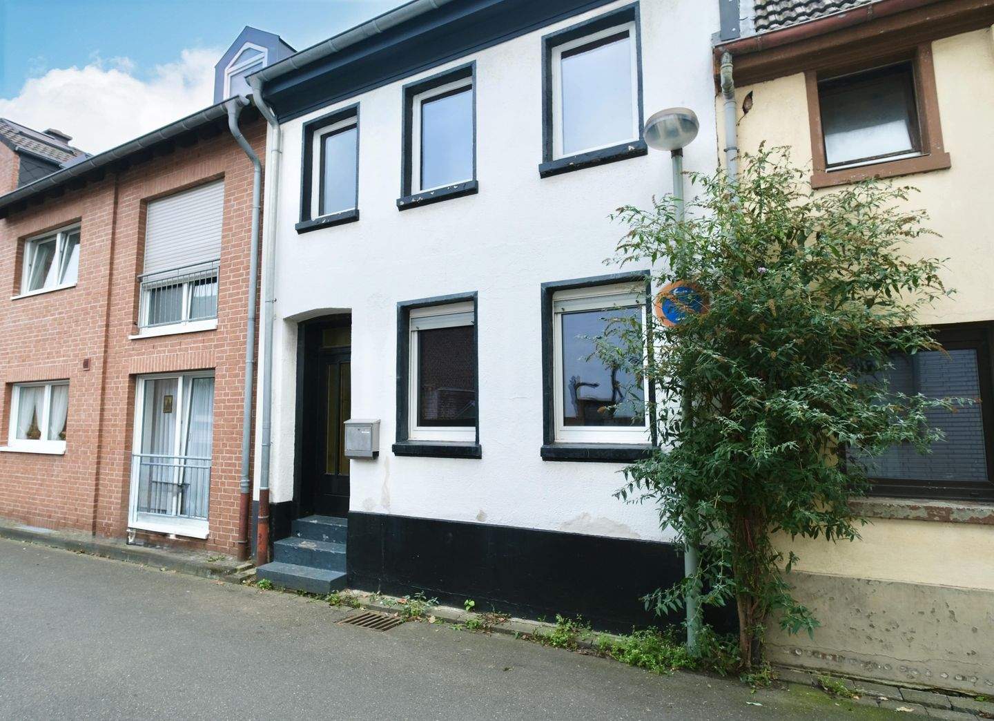 Gemütliches Reihenmittelhaus mit Potenzial und Wohlfühlambiente – Krefeld – Bild 1 von 9