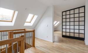 Rarität im Kiez: moderne Dachgeschoss-Maisonette mit Südbalkon – 10249 Berlin – Vorschaubild 5