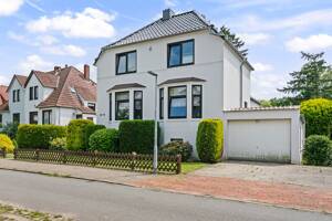Bremen - Mittelshuchting | Traumhaftes 7-Zimmer-Einfamilienhaus mit Garage, weitläufigem Garten und eigenem See! – 28259 Bremen – Vorschaubild 2