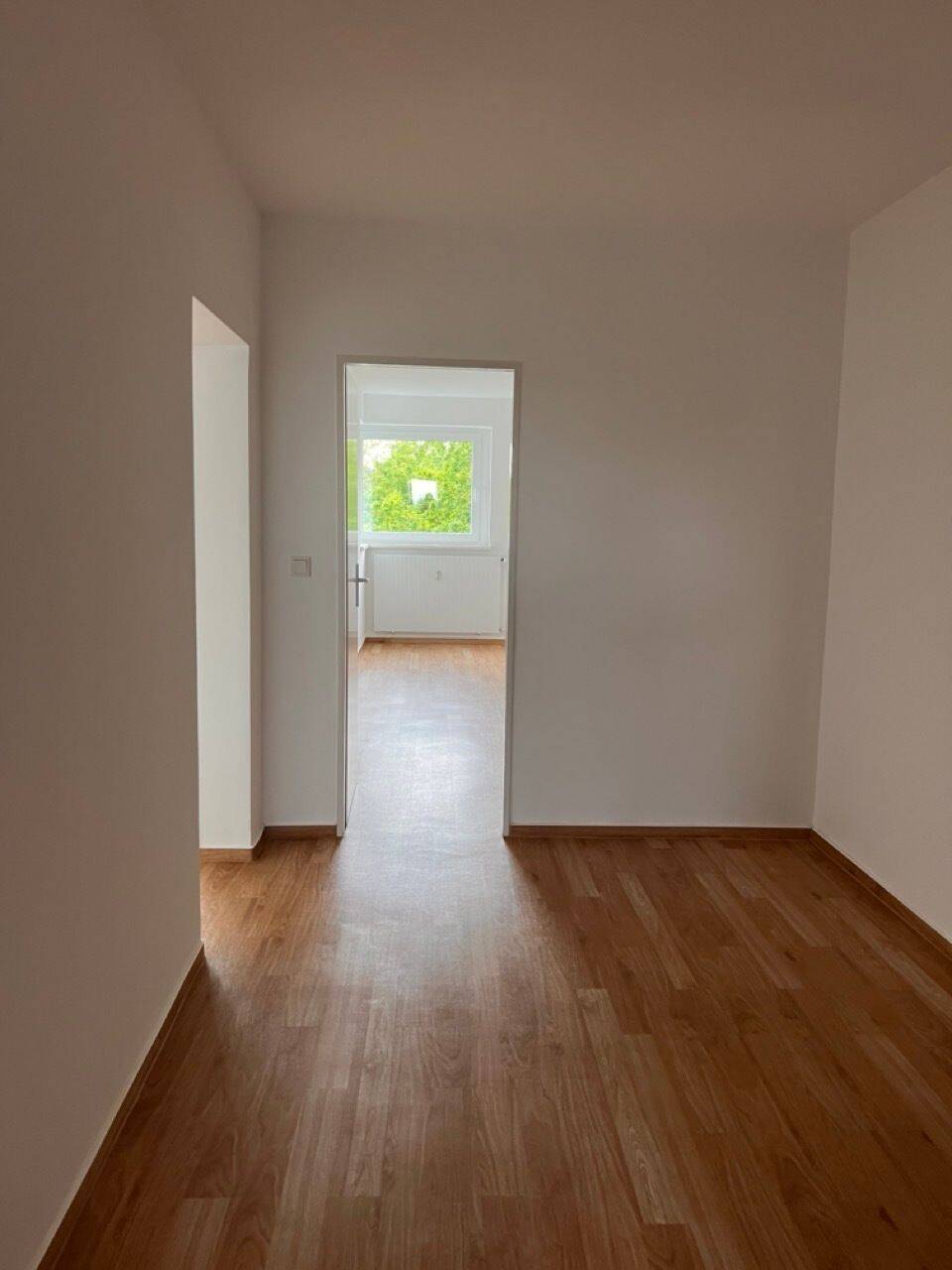 Großzügige 3 Zimmerwohnung in der 8. Etage mit Blick über den Grunewald! – Berlin – Vorschaubild 3
