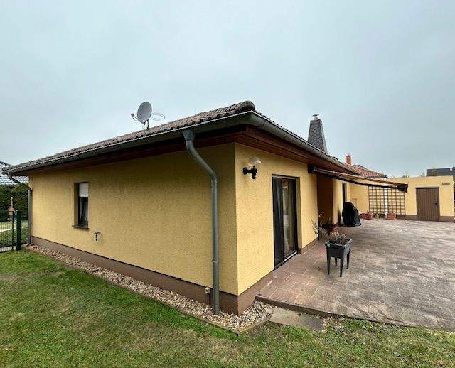 Neuwertiger Bungalow mit Einbauküche, Kamin und Garage – Zerbst/Anhalt – Vorschaubild 9