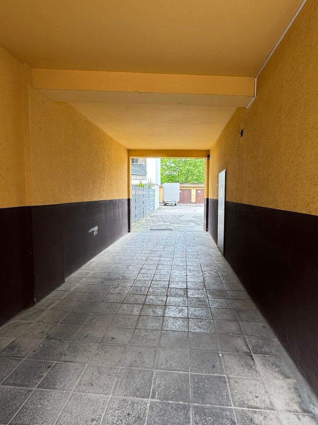 Mehrfamilienhaus mit 8 Einheiten + Baugrundstück für bis zu 6 Neubauwohnungen – Rendite & Entwicklung in einem Objekt – Nürnberg – Vorschaubild 3