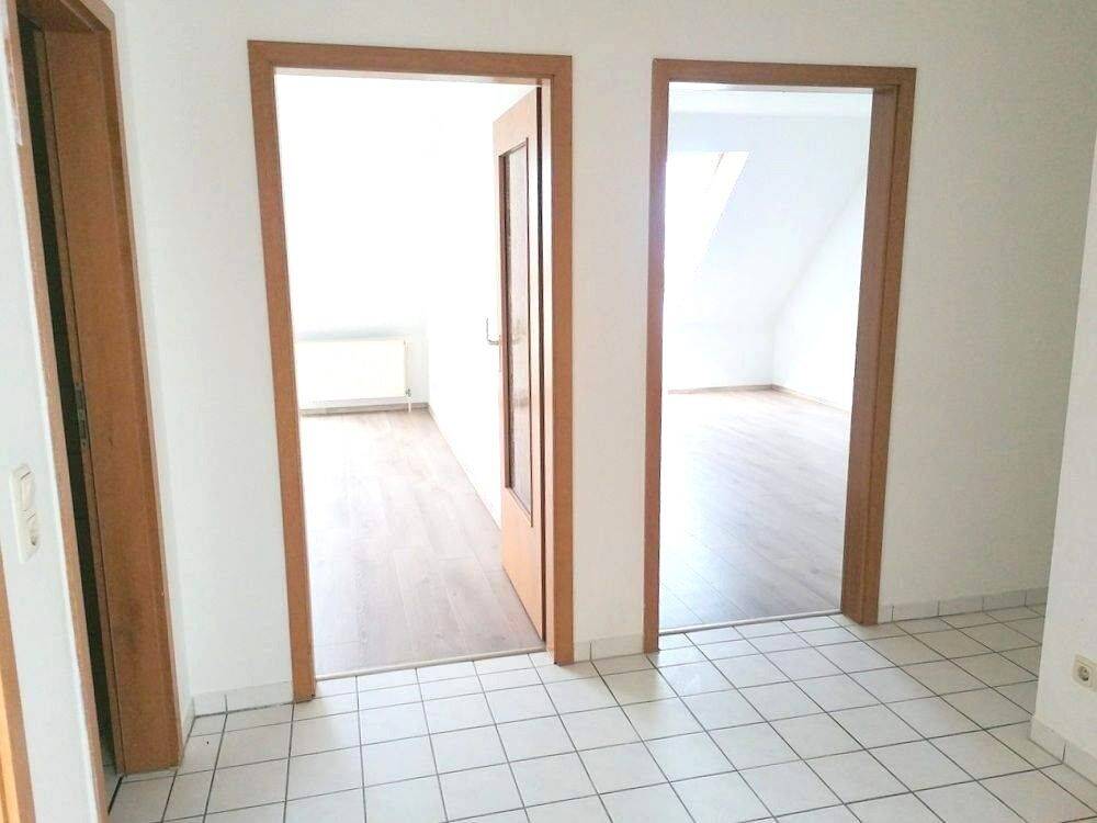 !! Dachgeschoss, 3-Zimmer-Wohnung mit Laminat und Aufzug !! – Chemnitz – Vorschaubild 3