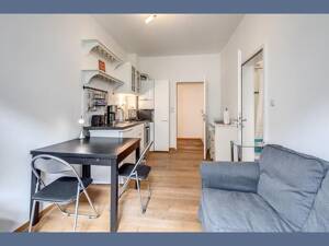 Möbliert: Attraktive Altbauwohnung in sehr gefragter Lage – 81667 München – Vorschaubild 2