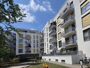 2-Zimmer-Wohnung in Berlin: Aufzug und Blick zum WISTA – 12489 Berlin – Vorschaubild 2