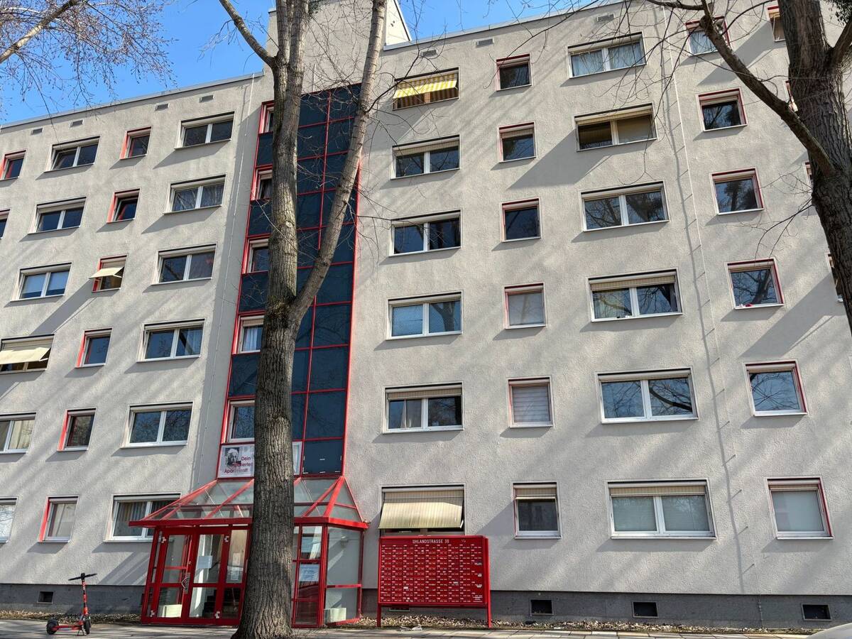 In Uninähe * Saniert & möbliert * 1-Zi.-Appartement * Ab September verfügbar !!! * – 1069 Dresden – Bild 1 von 5